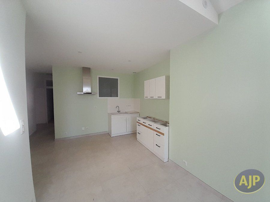 Location maison au Pallet - 880 € - 69 m²