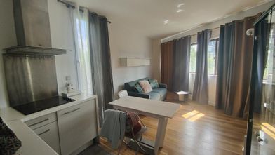 Location studio à Paris 15 - 845 € - 24 m²